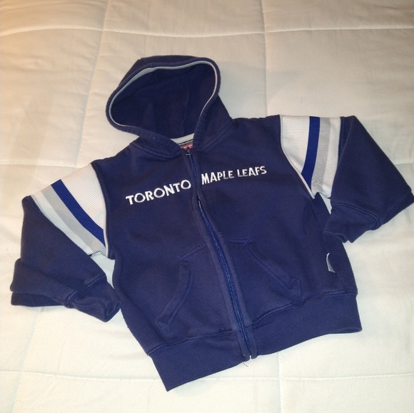 Size 4t Toronto Maple leaf Rbk hockey zip up hoodie - Picture 4 of 16
